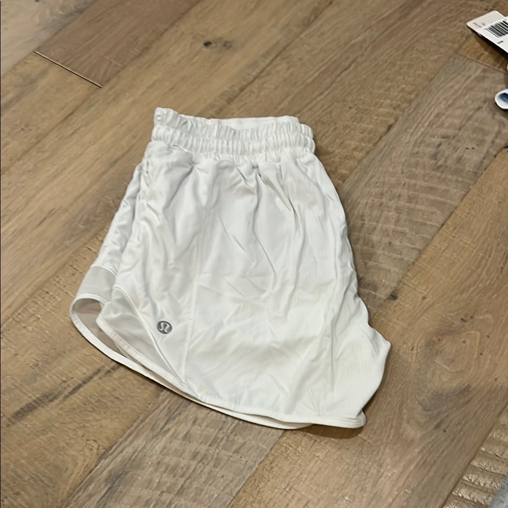 Lululemon Hotty Hot Low-Rise Lined Short 2.5”